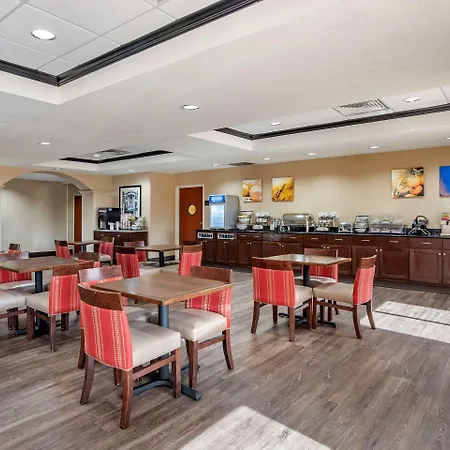 Comfort Inn & Suites Clinton - Jackson West-3